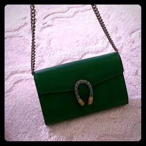 Green wallet on chain with gold clasp- new/unused